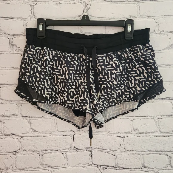 Lululemon Hotty Hot Short - Picture 5 of 10